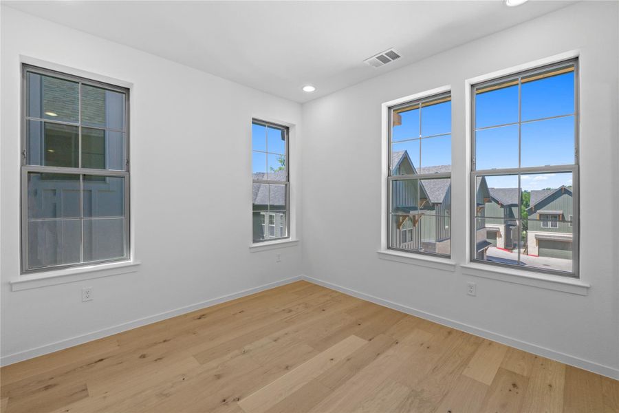 Spacious, unfurnished interior of a new home in Hacienda, Austin (Image 21).