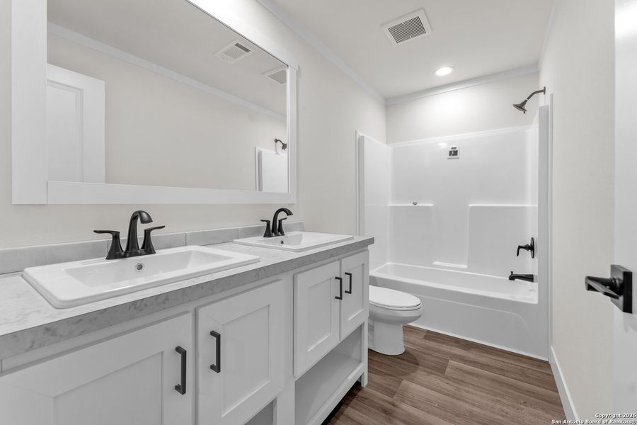 Furnished interior view inside a new home in , La Vernia (Image 32).