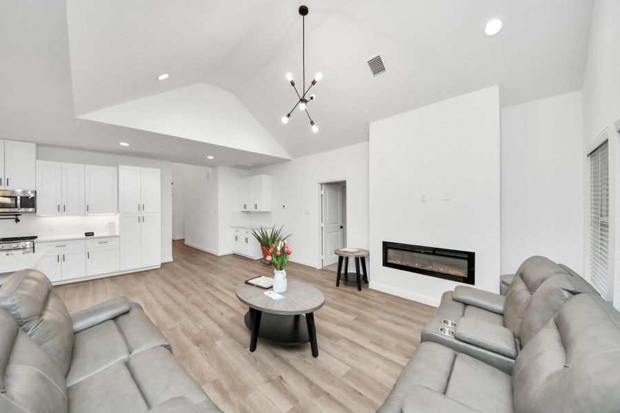 Furnished interior view inside a new home in Spring Branch Crossing, Conroe (Image 27). Furnished interior view inside a new home in Spring Branch Crossing, Conroe (Image 27).
