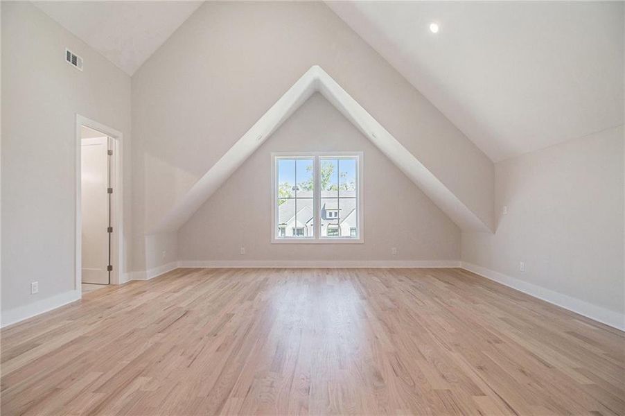 Spacious, unfurnished interior of a new home in , Alpharetta (Image 52).