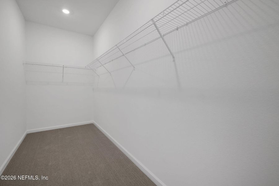 Spacious, unfurnished interior of a new home in Jennings Farm, Middleburg (Image 38).