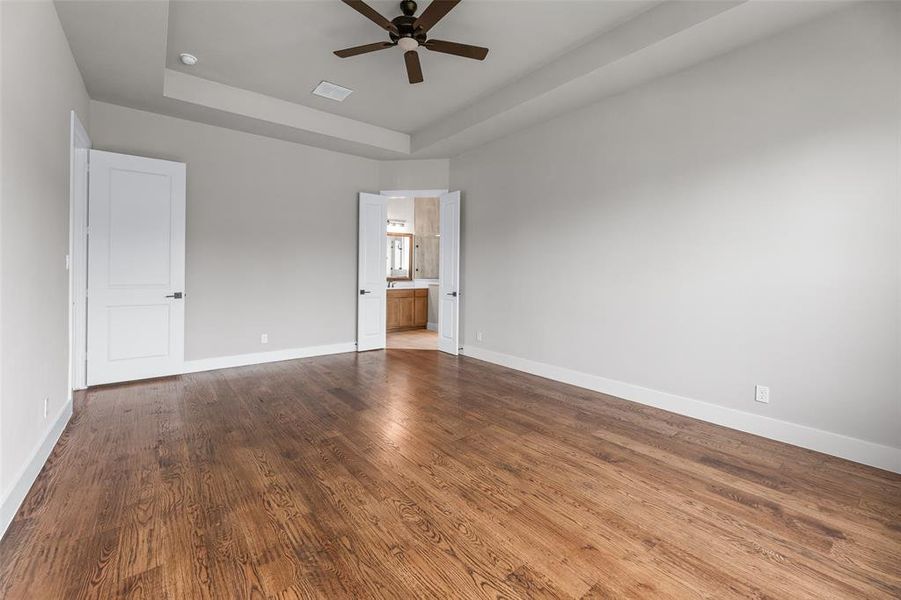 Spacious, unfurnished interior of a new home in King Crossing Estates, Van Alstyne (Image 35). Spacious, unfurnished interior of a new home in King Crossing Estates, Van Alstyne (Image 35).