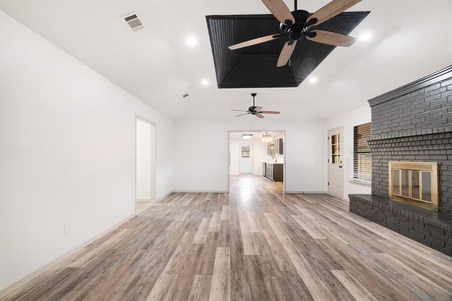 Spacious, unfurnished interior of a new home in , Paris (Image 10).