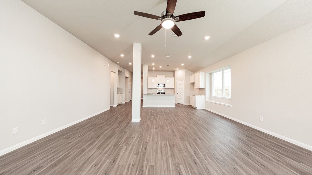 Spacious, unfurnished interior of a new home in Cinco Lakes, San Antonio (Image 13).