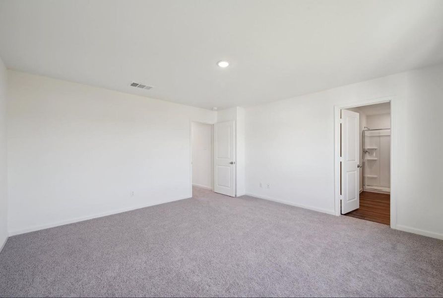 Spacious, unfurnished interior of a new home in Eagles Landing, Elgin (Image 13).