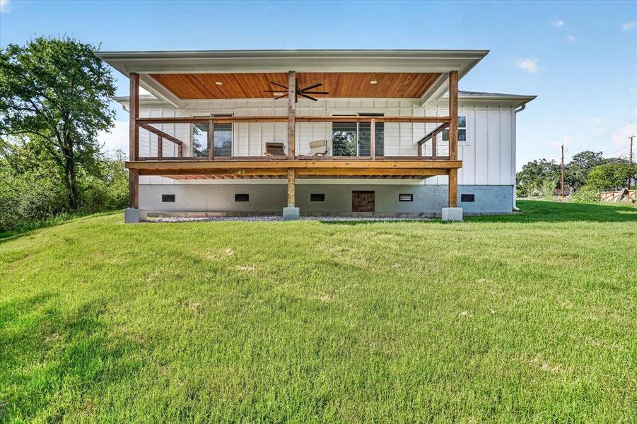 Exterior details and patio area of a home in , Lake Worth (Image 24).