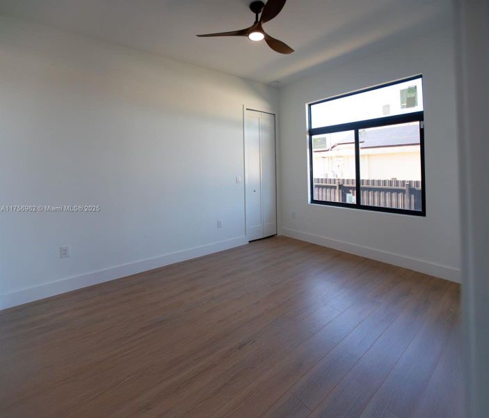 Spacious, unfurnished interior of a new home in , Cape Coral (Image 12).