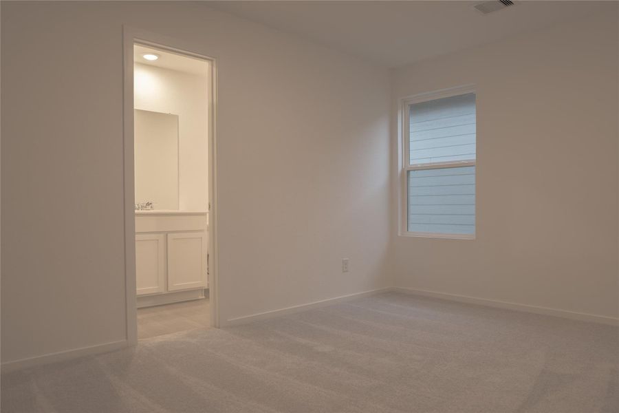 Spacious, unfurnished interior of a new home in Tavola, New Caney (Image 16).