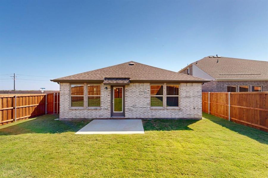 Exterior details and patio area of a home in Mobberly Farms, Pilot Point (Image 23).
