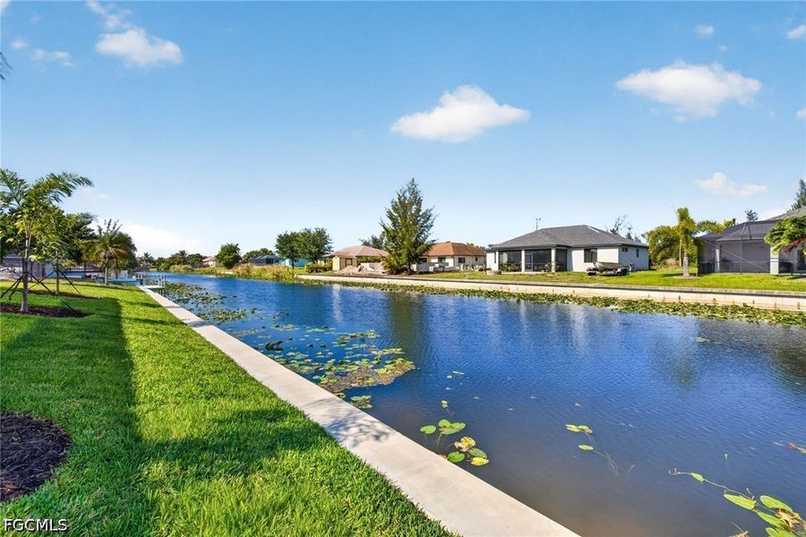 Community amenities in Cape Coral, Cape Coral (Image 32).