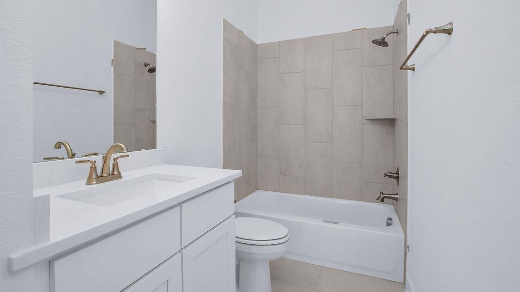 Furnished interior view inside a new home in Briarley 70', Montgomery (Image 7).