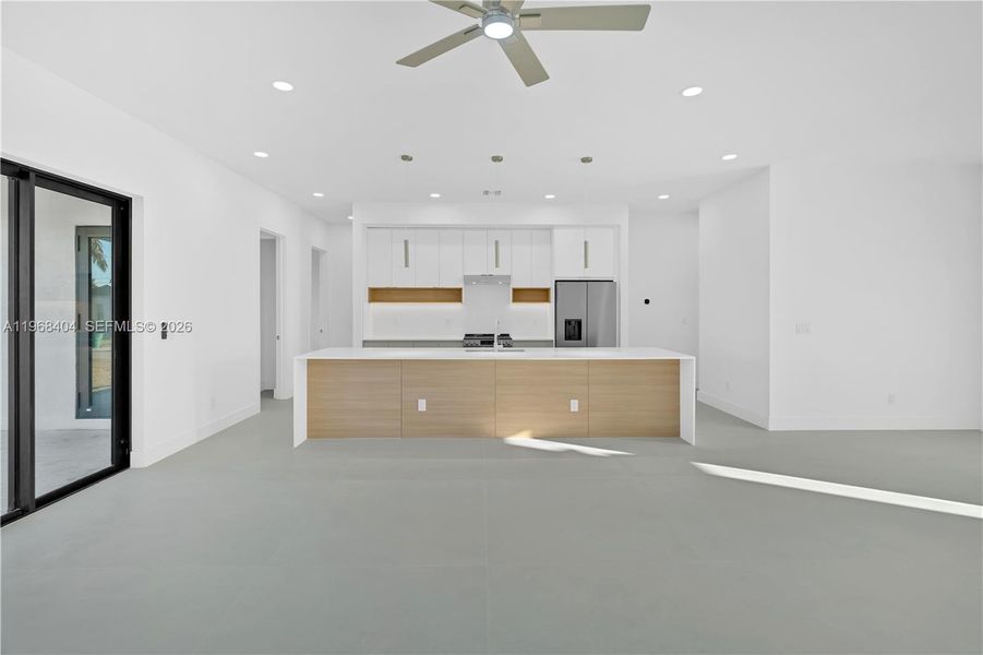 Spacious, unfurnished interior of a new home in , Port Charlotte (Image 38).