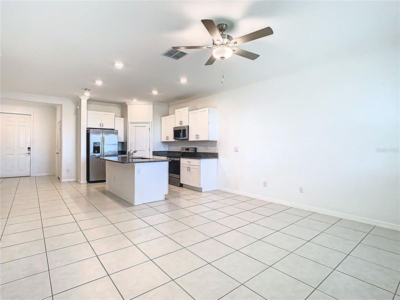 Spacious, unfurnished interior of a new home in , Wesley Chapel (Image 38).