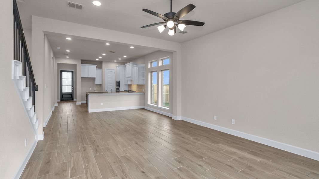Spacious, unfurnished interior of a new home in Everly 45', Tomball (Image 10).