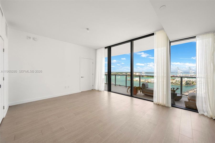 Spacious, unfurnished interior of a new home in , Miami Beach (Image 23).