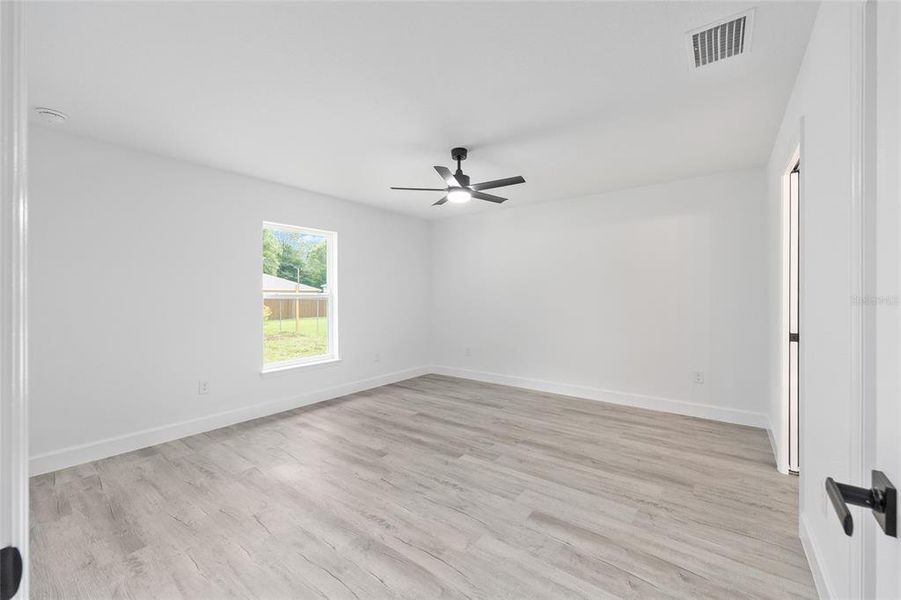 Spacious, unfurnished interior of a new home in , Ocala (Image 26).