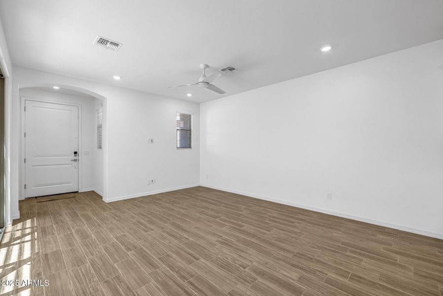 5)GREAT ROOM 5)GREAT ROOM