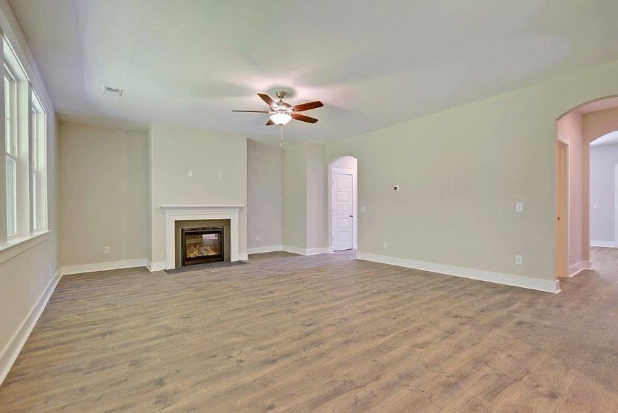 Spacious, unfurnished interior of a new home in Creek Pointe, Moncks Corner (Image 27).