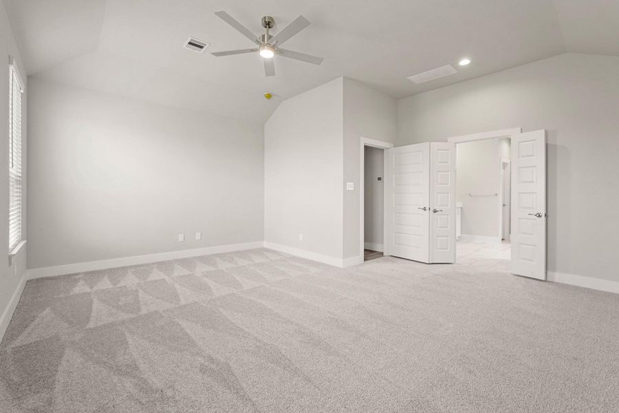Spacious, unfurnished interior of a new home in Briarwood Crossing, Rosenberg (Image 23).