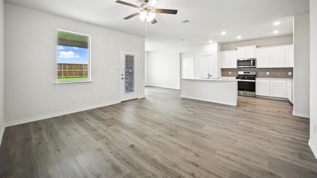 Spacious, unfurnished interior of a new home in Trailstone, Caddo Mills (Image 31). Spacious, unfurnished interior of a new home in Trailstone, Caddo Mills (Image 31).