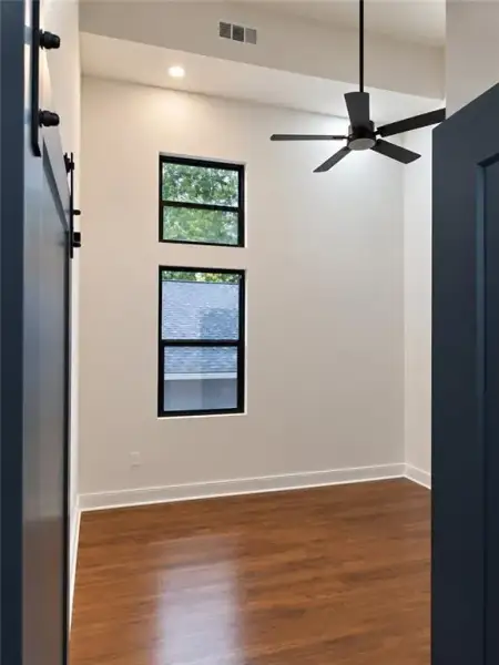 Spacious, unfurnished interior of a new home in , Atlanta (Image 24).