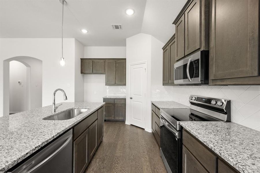 4536 Lyre Leaf- Kitchen-3