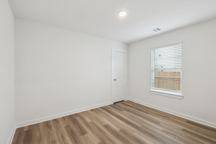 Spacious, unfurnished interior of a new home in Lone Star Landing, Montgomery (Image 16).