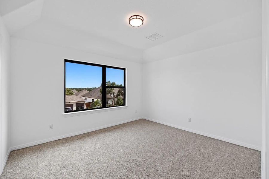 Spacious, unfurnished interior of a new home in Caliterra - 80', Dripping Springs (Image 13).