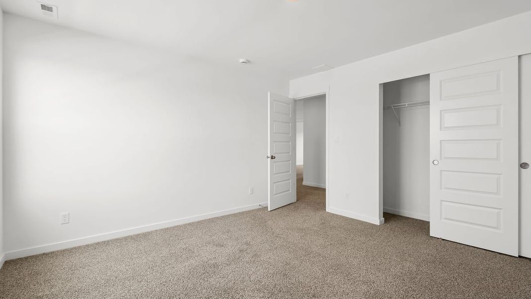 Representative unfurnished interior of a home built from the Holcombe by D.R. Horton in Peachtree Meadows, Rockwall (Image 39).