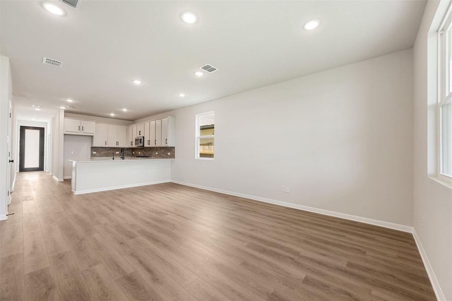 Spacious, unfurnished interior of a new home in Patterson Ranch, Georgetown (Image 26).