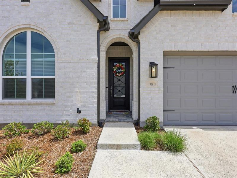 Exterior details and patio area of a home in Thompson Farms, Van Alstyne (Image 25).