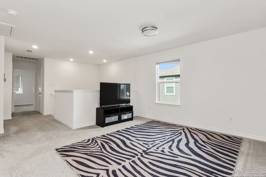 Spacious, unfurnished interior of a new home in Cove at Westover Hills, San Antonio (Image 29).