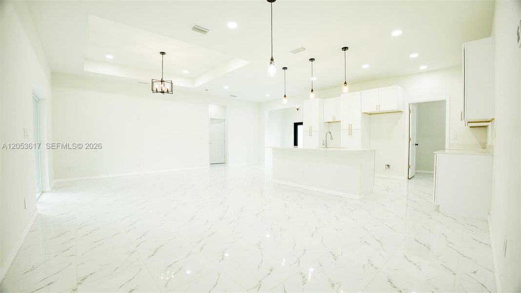 Spacious, unfurnished interior of a new home in , Lehigh Acres (Image 9).