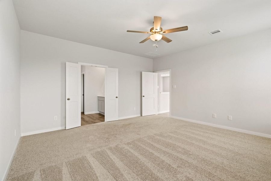 Spacious, unfurnished interior of a new home in Fulshear Lakes, Fulshear (Image 14). Spacious, unfurnished interior of a new home in Fulshear Lakes, Fulshear (Image 14).