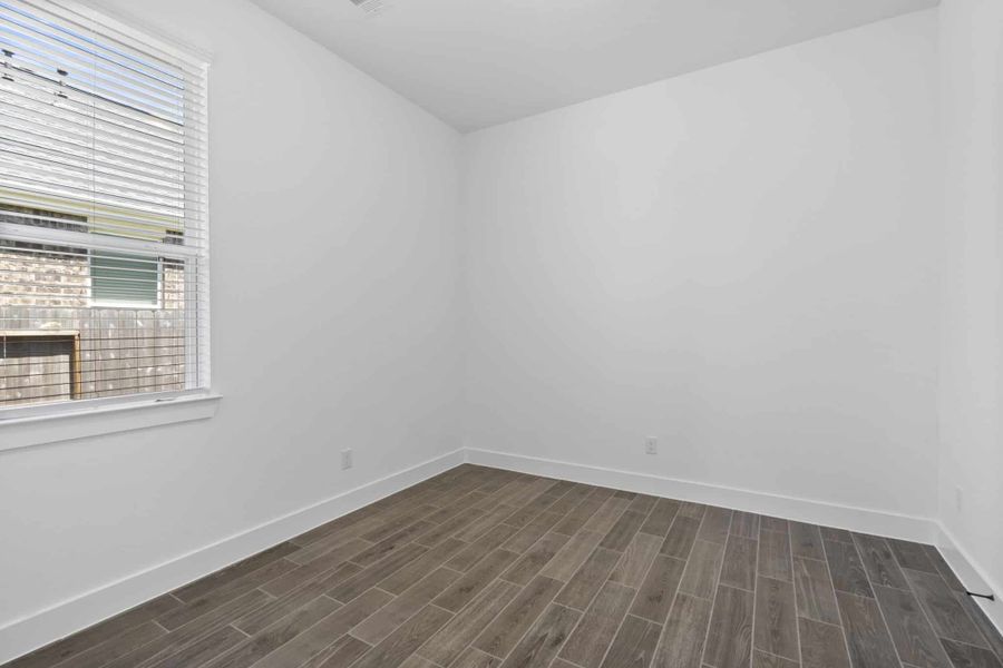 Spacious, unfurnished interior of a new home in Mulberry Farms, Santa Fe (Image 24).