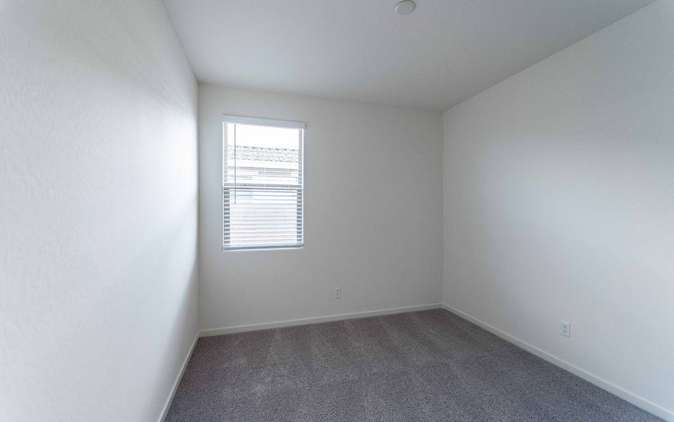 Spacious, unfurnished interior of a new home in Rancho Mirage, Maricopa (Image 15).