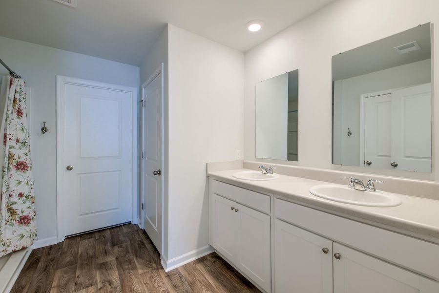 Furnished interior view inside a new home in Stone Ridge, Moncks Corner (Image 7).