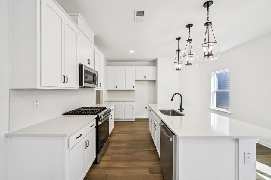 Kitchen featuring the AW Collection® Harmony - Smooth finishes and classic touches shine. Kitchen featuring the AW Collection® Harmony - Smooth finishes and classic touches shine.