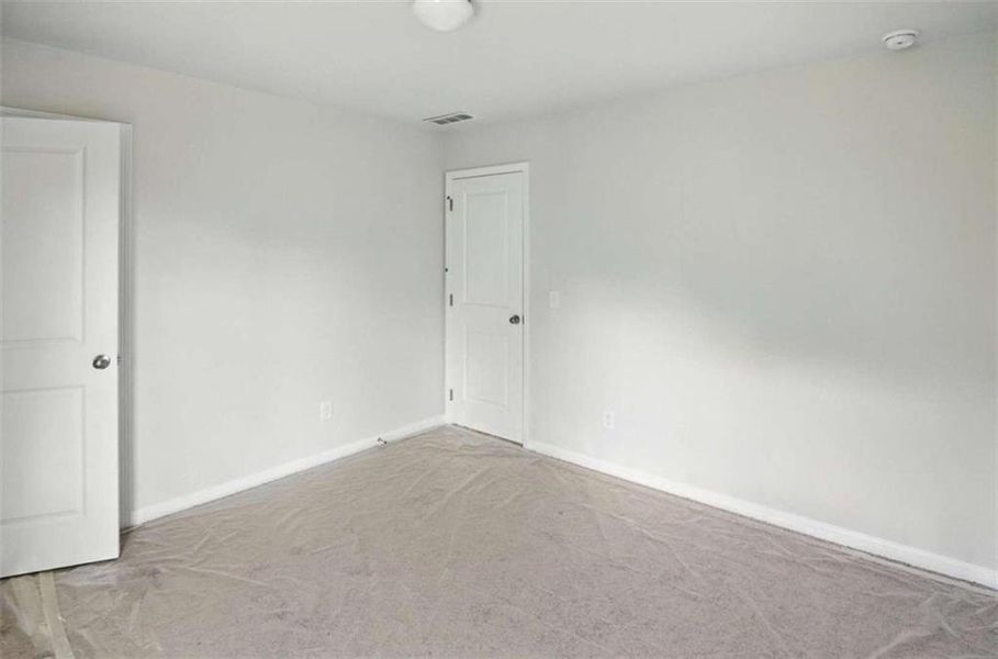 Spacious, unfurnished interior of a new home in Creekside Landing, Dallas (Image 32).