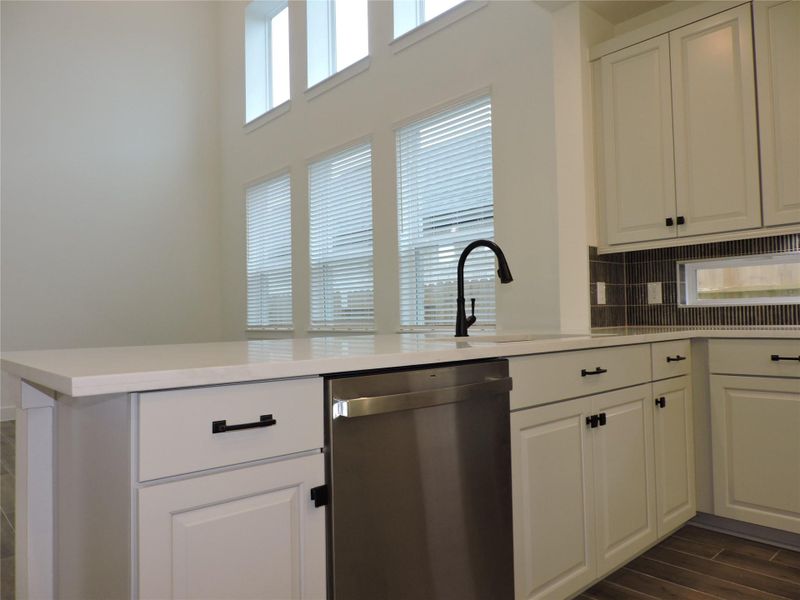 Furnished interior view inside a new home in Evergreen, Conroe (Image 13).