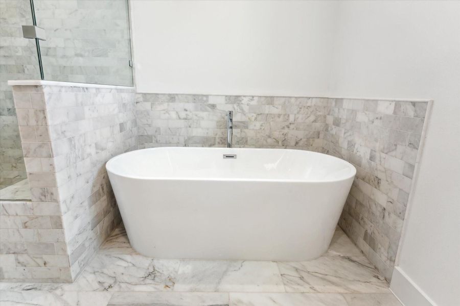 Separate Soaking Tub. Separate Soaking Tub.