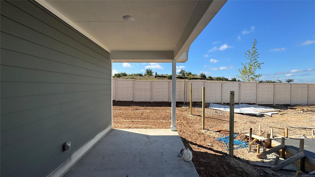 Exterior details and patio area of a home in Cannon Ranch 40s, Dripping Springs (Image 15).