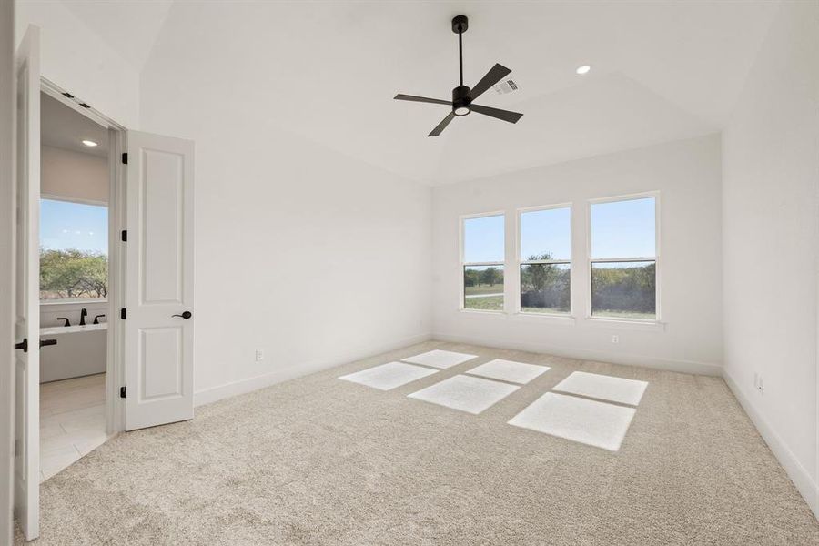 Spacious, unfurnished interior of a new home in Rolling Creek Ranch, Aledo (Image 35).