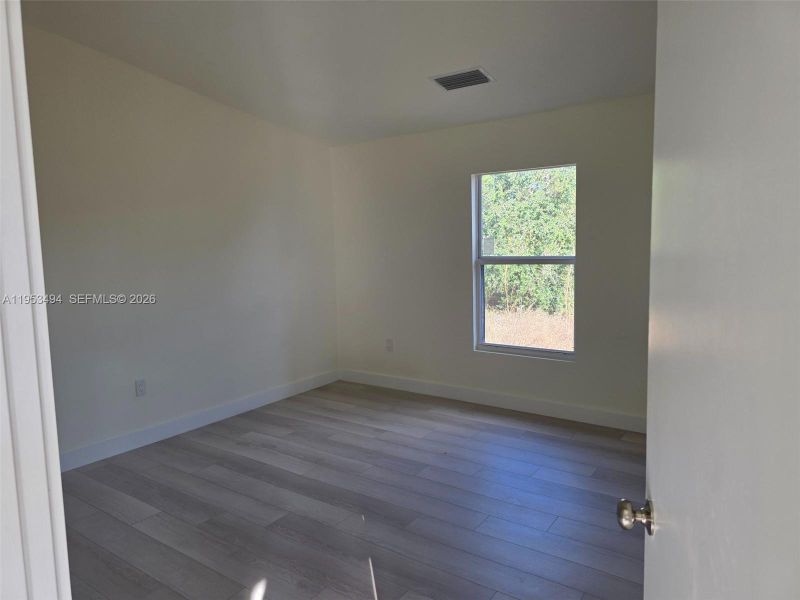 Spacious, unfurnished interior of a new home in , Lehigh Acres (Image 10).
