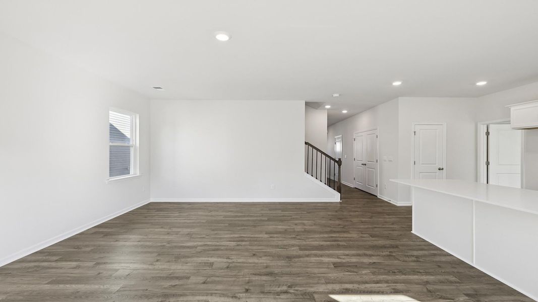 Spacious, unfurnished interior of a new home in Sage Grove, Lyman (Image 21).