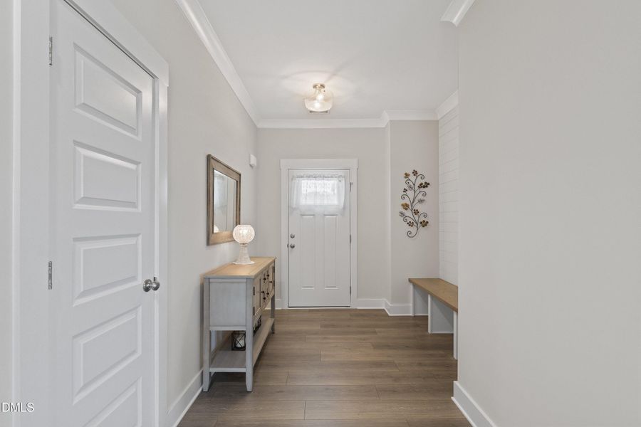 Foyer w/ Coat Closet