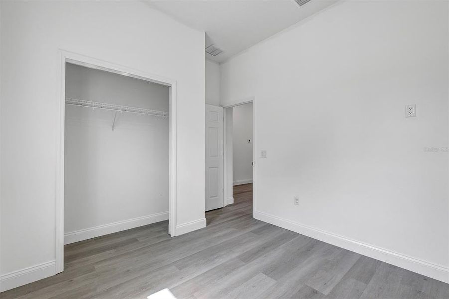 Spacious, unfurnished interior of a new home in , Deland (Image 21).