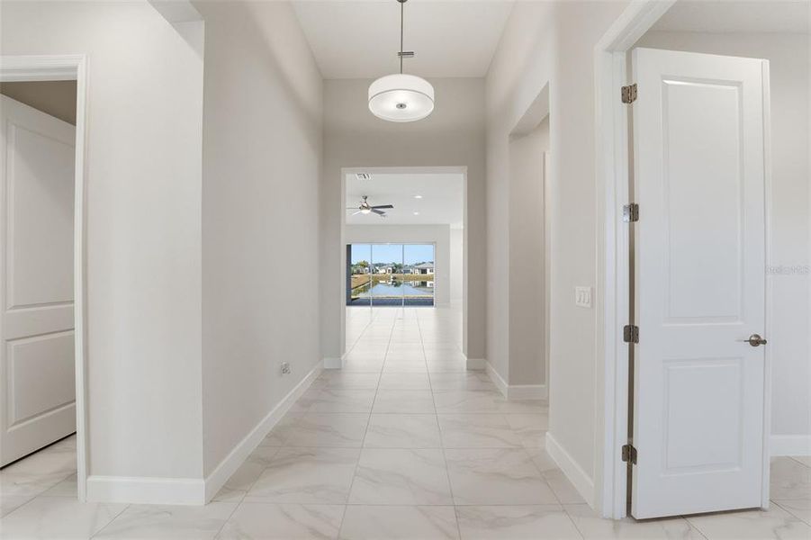 Spacious, unfurnished interior of a new home in Valencia Ridge, Wesley Chapel (Image 17).