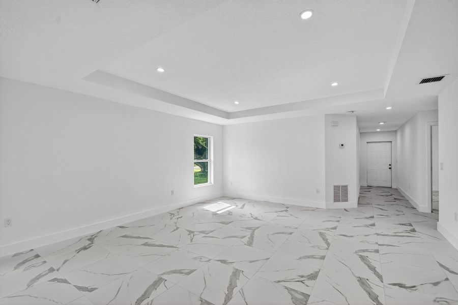 Spacious, unfurnished interior of a new home in , West Palm Beach (Image 12).