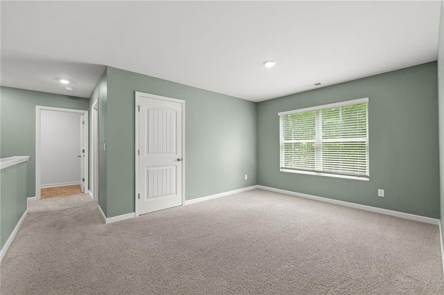 Spacious, unfurnished interior of a new home in , Dallas (Image 31).